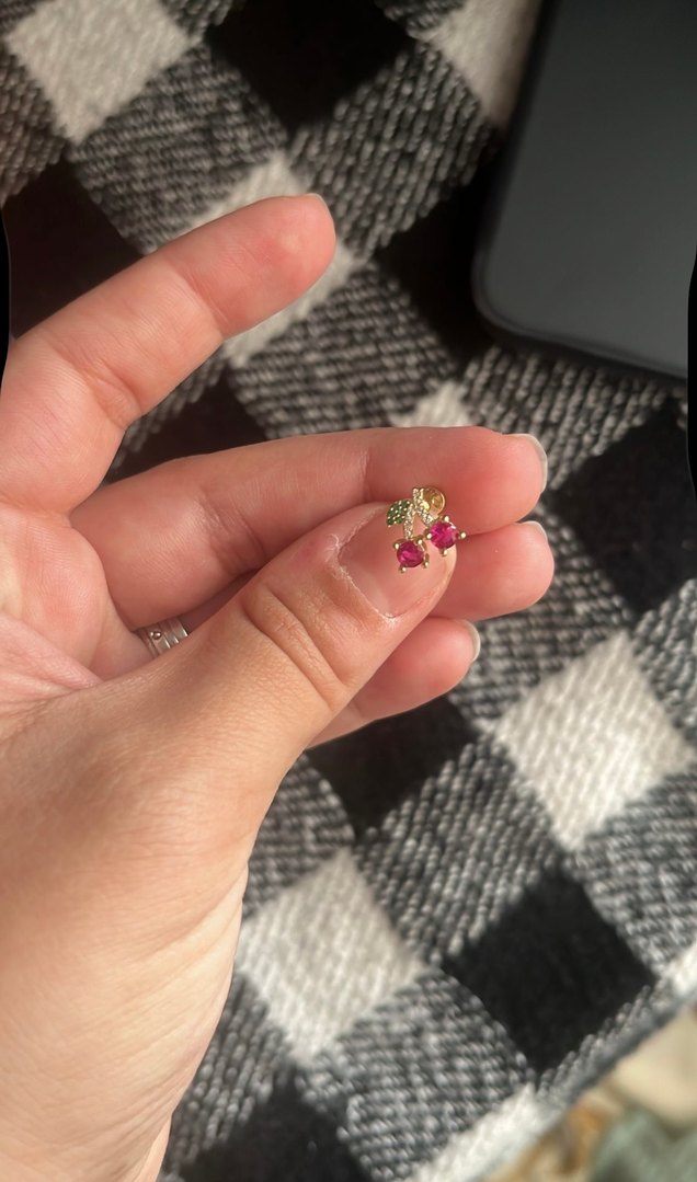 Gri Minimalist Kadın Piercing - Görsel 3