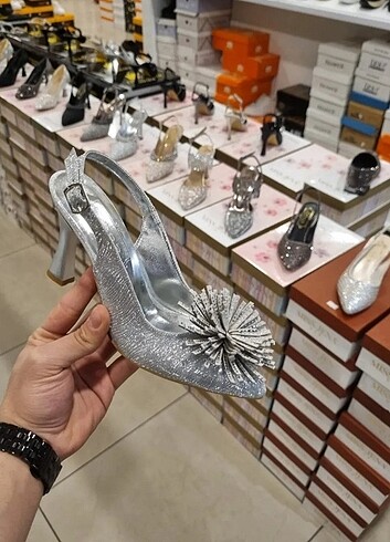 Yeni sezon simli stiletto ayakkabı
