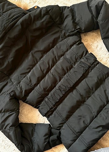 Kürk Detaylı Siyah Kadın Kışlık Mont - Görsel 4