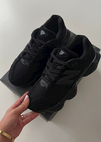 New Balance 9060 trıple black suede