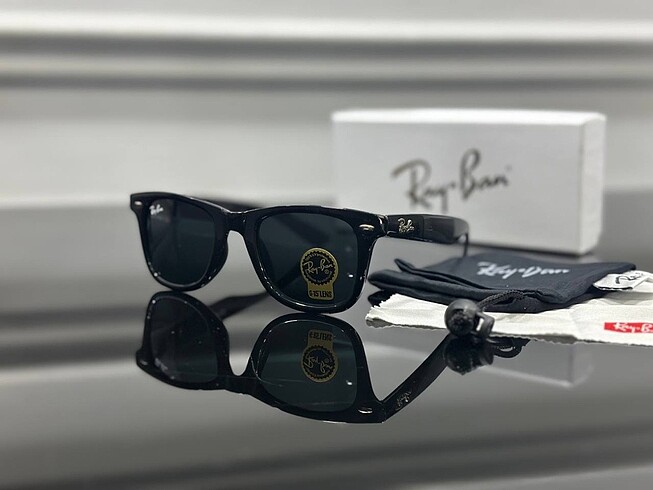 RAY-BAN WAYFARER