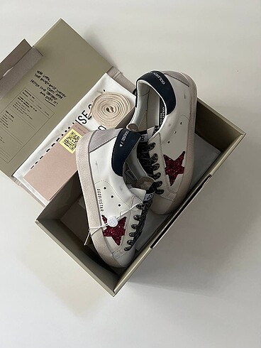 36 Beden çeşitli Renk GOLDEN GOOSE DELUXE