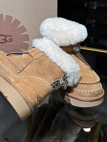 Ugg UGG BOT
