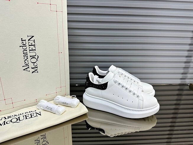 ALEXANDER MCQUEEN SNEAKER