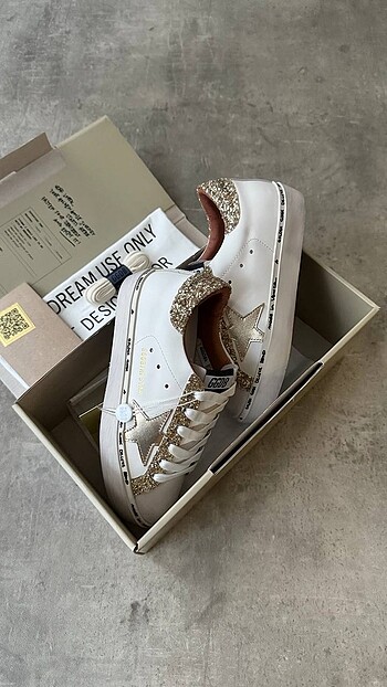 40 Beden çeşitli Renk GOLDEN GOOSE DELUXE