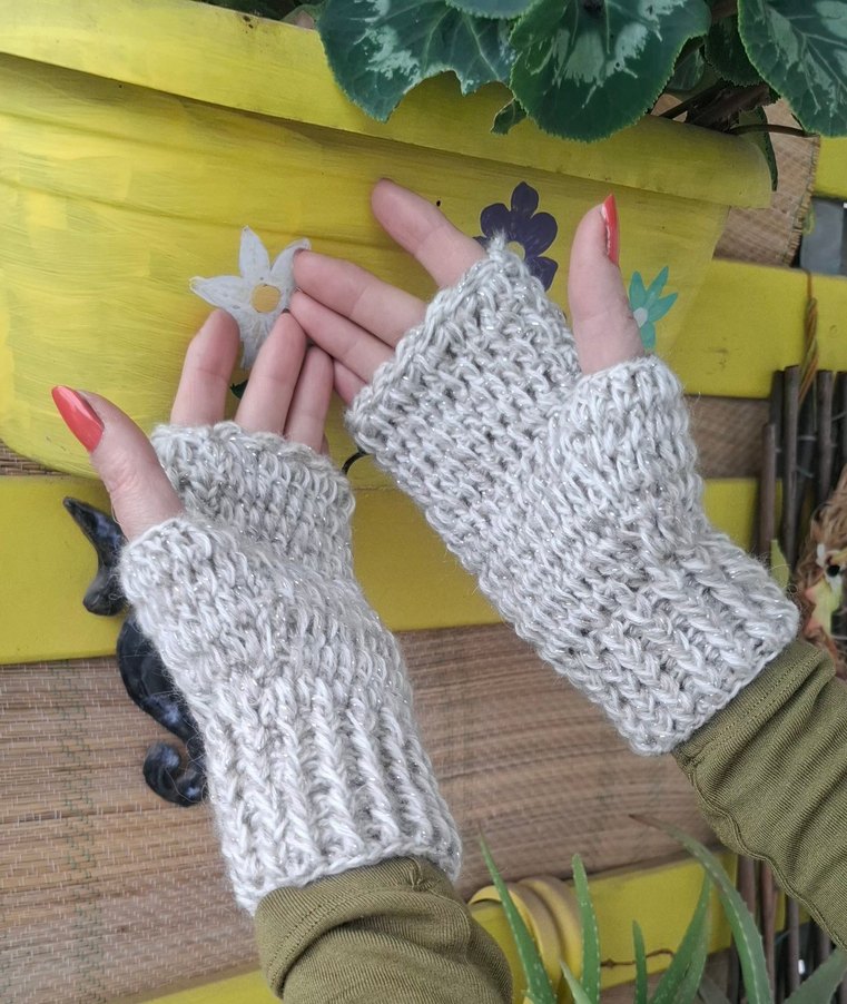 Krem Rengi Bohem Tarzı Örgü Parmaksız Kadın Eldiveni - Görsel 2