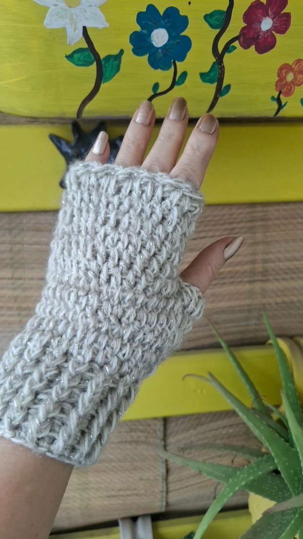 Krem Rengi Bohem Tarzı Örgü Parmaksız Kadın Eldiveni - Görsel 5