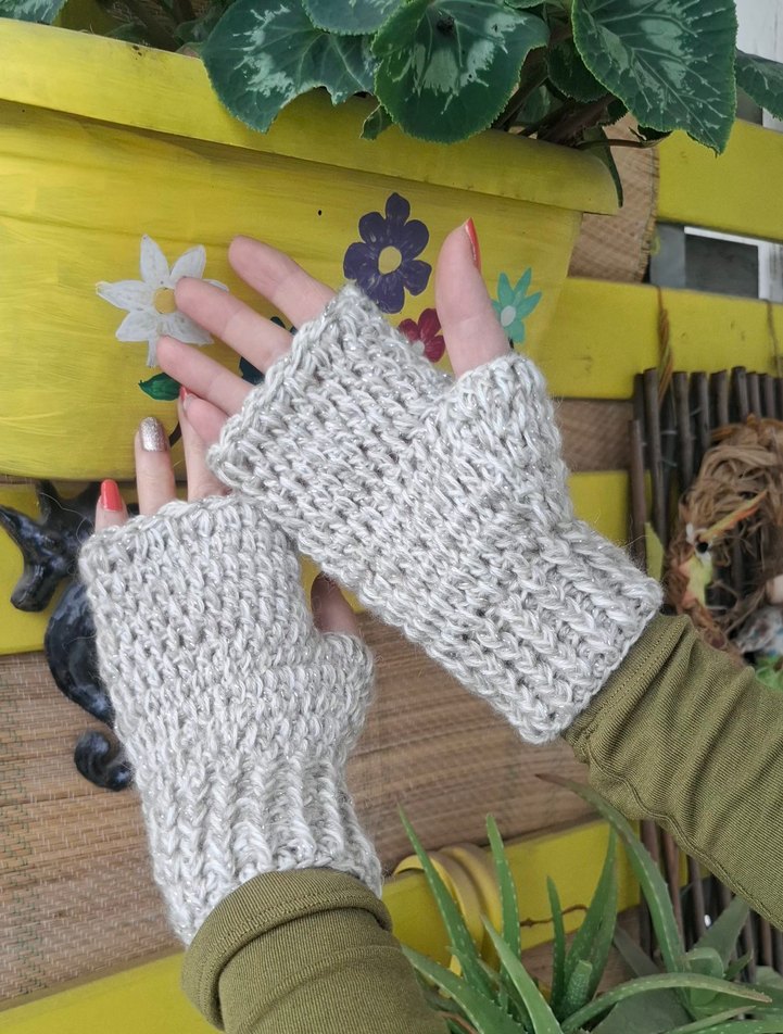 Krem Rengi Bohem Tarzı Örgü Parmaksız Kadın Eldiveni - Görsel 4