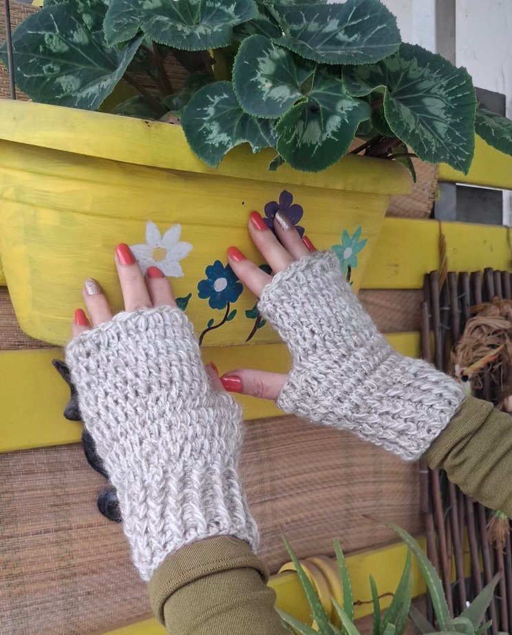 Krem Rengi Bohem Tarzı Örgü Parmaksız Kadın Eldiveni - Görsel 3