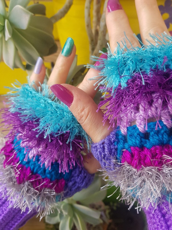 Renkli Mor Örgü Parmaksız Eldiven - Görsel 3