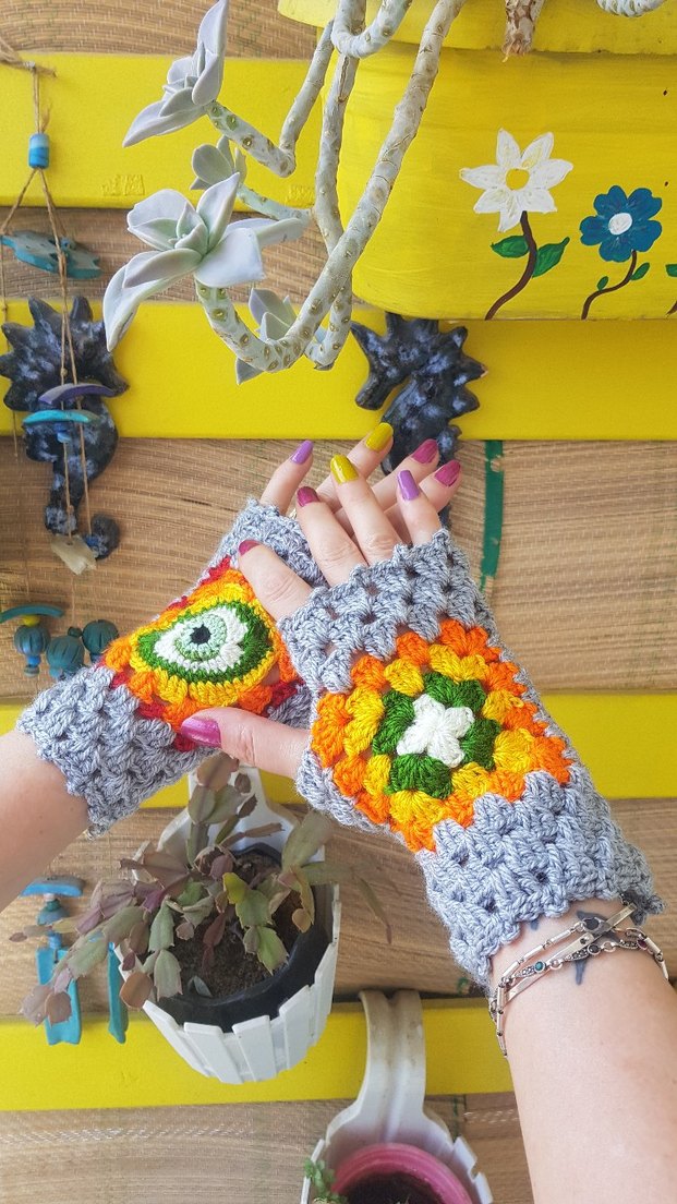 Göz Motifli El Örgüsü Parmaksız Kadın Eldiven - Görsel 2