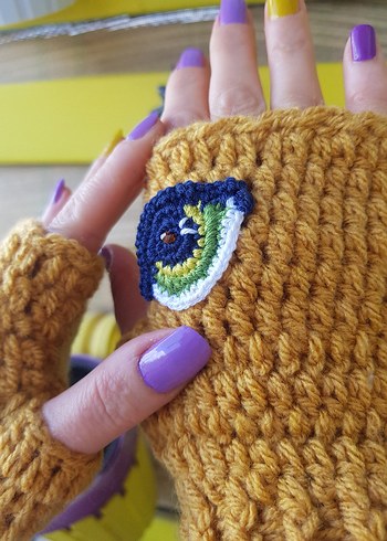 Sarı Göz Motifli Örgü Parmaksız Eldiven - Görsel 4