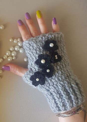 Gri Çiçekli İncili Tasarım El Örgüsü Eldiven - Görsel 6