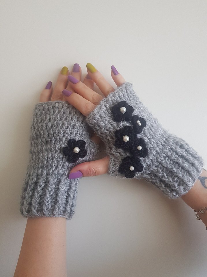 Gri Çiçekli İncili Tasarım El Örgüsü Eldiven - Görsel 5