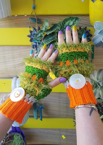 Turuncu Yeşil Düğmeli El Örgüsü Tasarım Eldiven - Görsel 7