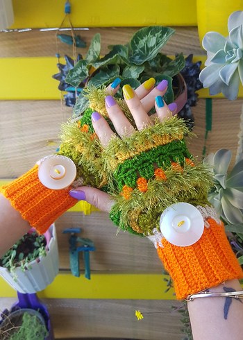 Turuncu Yeşil Düğmeli El Örgüsü Tasarım Eldiven - Görsel 3