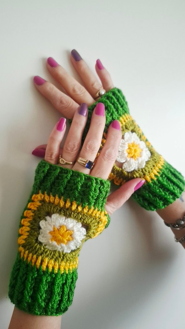 Yeşil Çiçekli Örgü Bohem Kadın Eldiven - Görsel 4