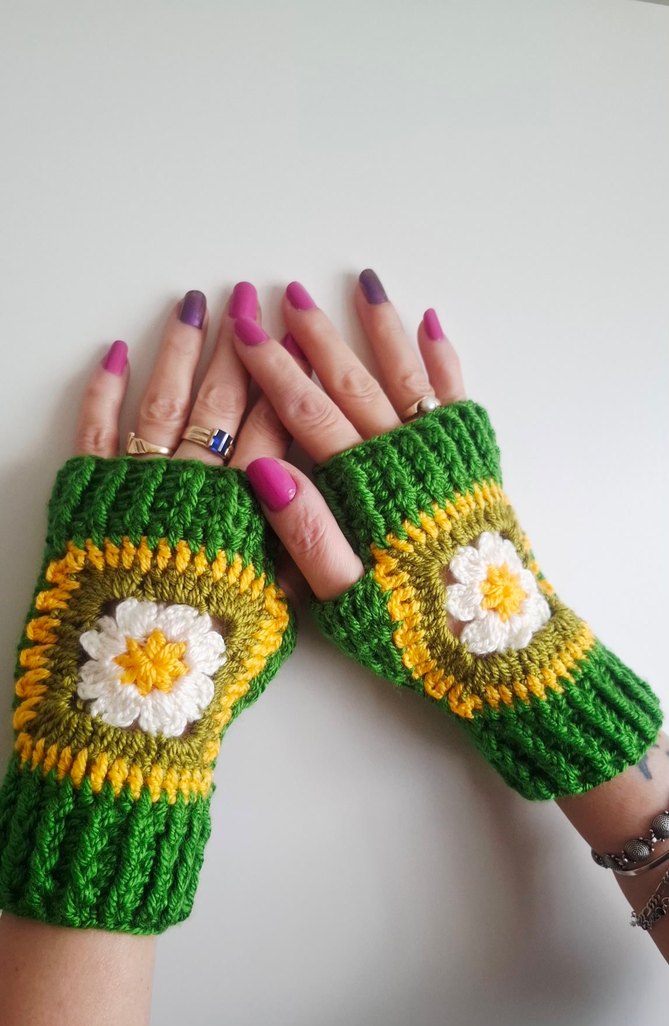 Yeşil Çiçekli Örgü Bohem Kadın Eldiven - Görsel 5