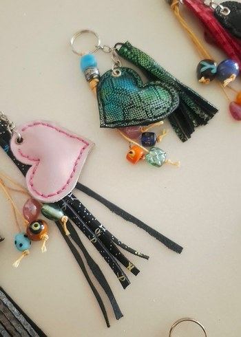 Kalp Montürlü Deri Püsküllü Kadın Anahtarlık - Görsel 5