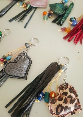 Kalp Montürlü Deri Püsküllü Kadın Anahtarlık - Görsel 4