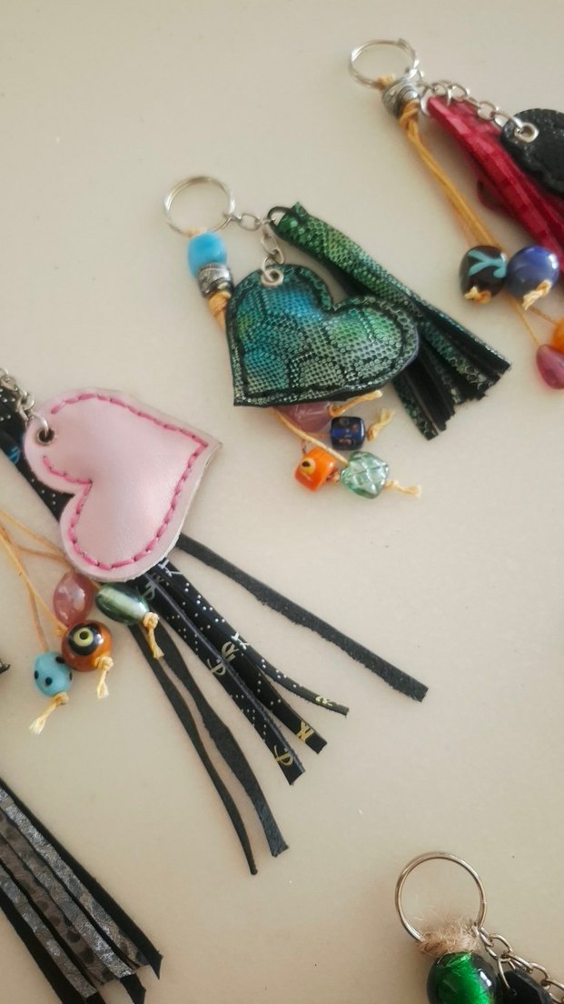 Kalp Montürlü Deri Püsküllü Kadın Anahtarlık - Görsel 5