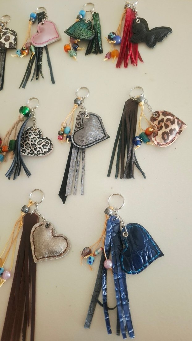 Kalp Montürlü Deri Püsküllü Kadın Anahtarlık - Görsel 3