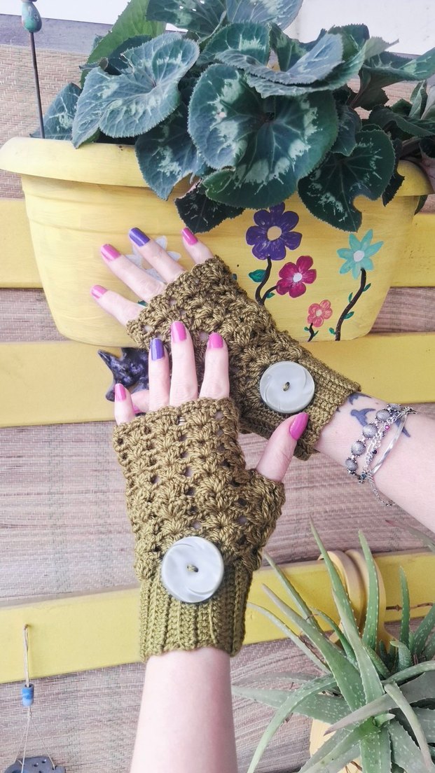 Yağ Yeşili Düğmeli Örgü Eldiveni - Hippi Tarzı - Görsel 4