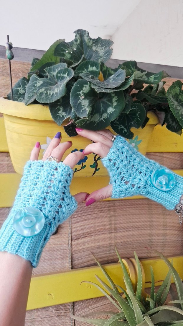 Mavi Örgü Bohem Düğmeli Kadın Eldiveni - Görsel 3
