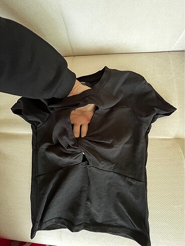Bershka göğüs detaylı tshirt