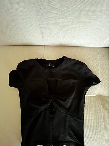 göğüs detaylı tshirt