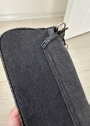  Beden Bershka kol çantası
