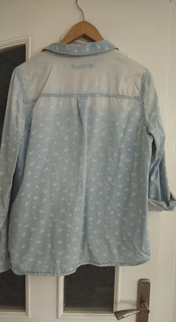 Düğmeli Açık Mavi Denim Kadın Gömlek - Görsel 4