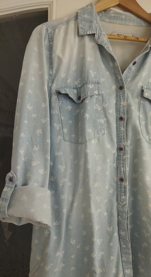 Düğmeli Açık Mavi Denim Kadın Gömlek - Görsel 3