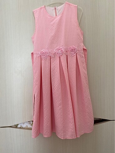 Pembe elbise