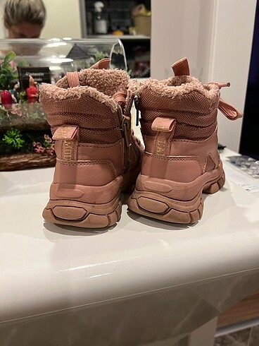 26 Beden pembe Renk H&M pudra kız çocuk bot tarz ve çok şık