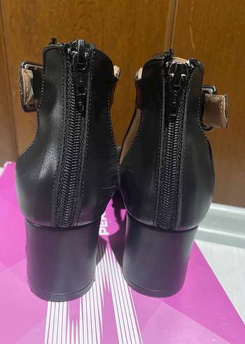 Siyah Topuklu Ayakkabı - Görsel 3