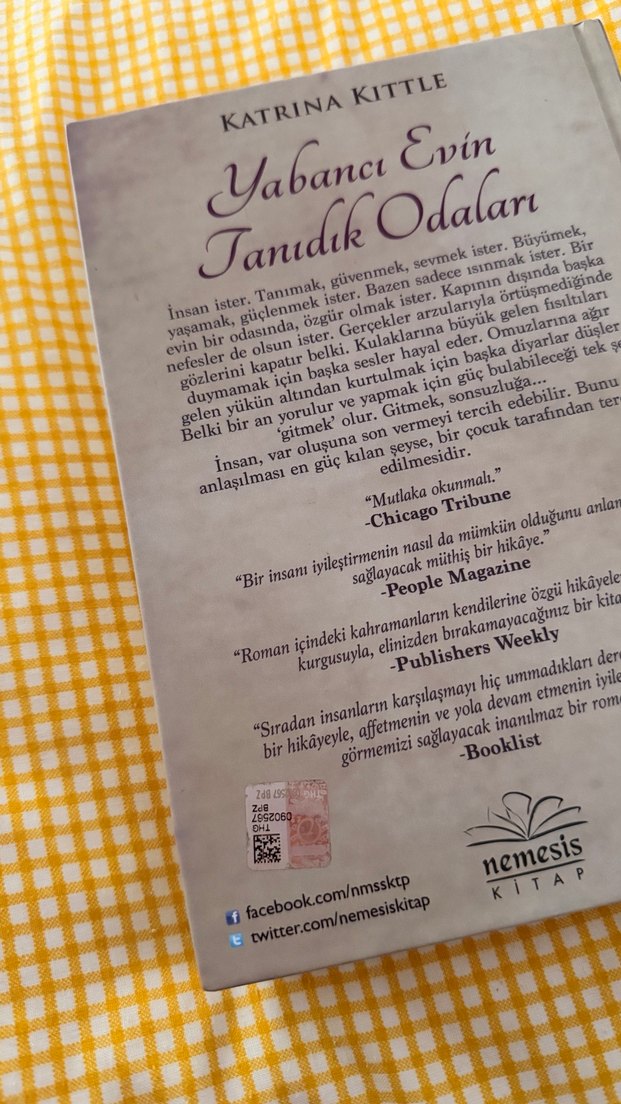 Ciltli Yabancı Evin Tanıdık Odaları Roman - Görsel 2