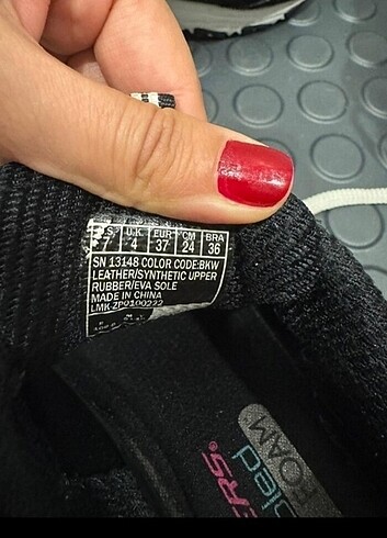 37 Beden siyah Renk Skechers spor ayakkabi