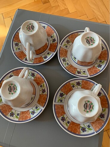 American Vintage Çiçekli Fincan Takımı