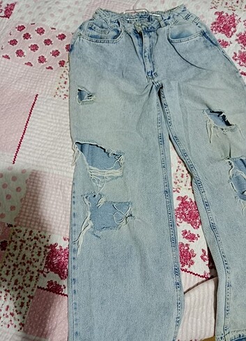 Trendyol & Milla Lcw markalı az kullanılmış yırtık jeans