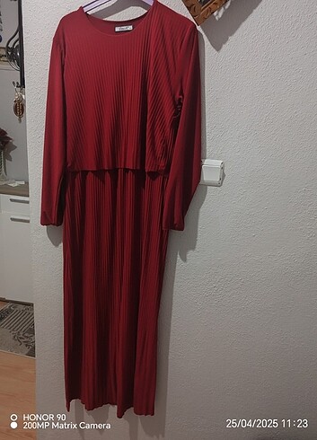 Kırmızı elbise 