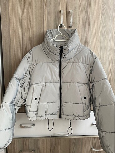 Pull and Bear reflektör şişme mont