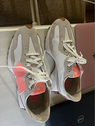 New Balance New balance 38 no model 327