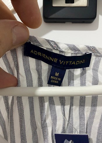 Adrienne Vittadini Gri Çizgili V Yakalı Keten Kadın Gömlek