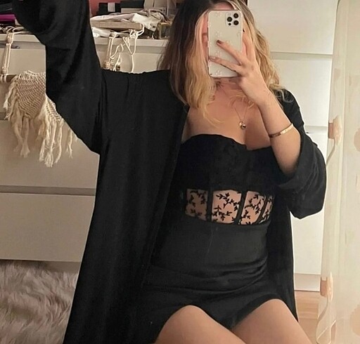 Siyah çiçek detaylı tül büstiyer