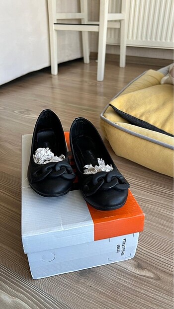 37 Beden Nine west siyah babet