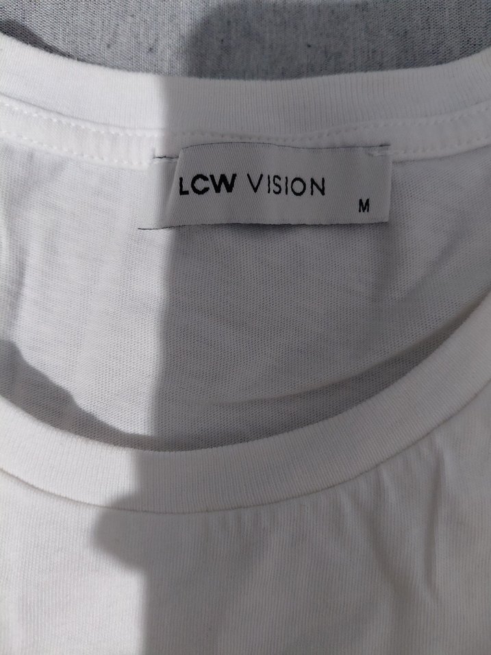 Leopar Desenli Fiyonk Baskılı Beyaz Tişört - Görsel 2