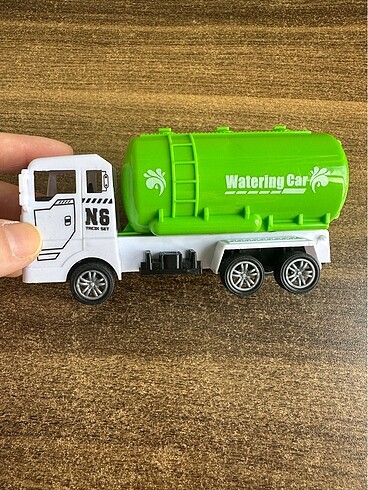 Oyuncak mini tanker