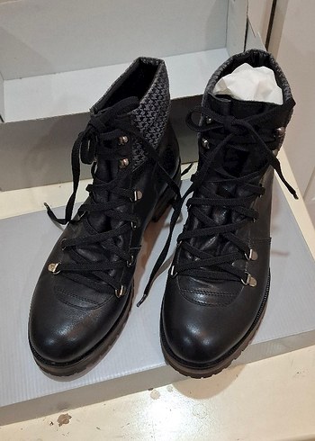 kutusunda Elle sıfır bot - Görsel 2