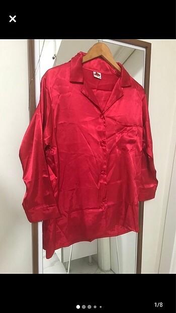 S Beden kırmızı saten pijama takımı.